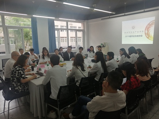 毕业生座谈会 - 副本.jpg