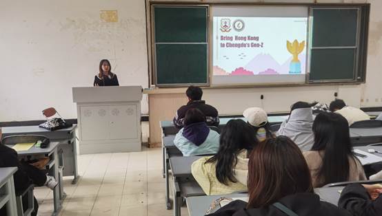 会议室里的人们描述已自动生成